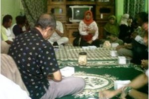 Serap Aspirasi, Anggota DPRD Kuningan dari Partai Golkar  Saw Tresna Septiani saat melakukan reses